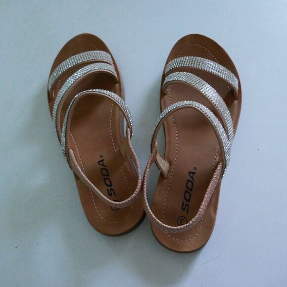 NIB tan strappy sandals with crystal encrusted straps girls size 3 - Picture 6 of 7